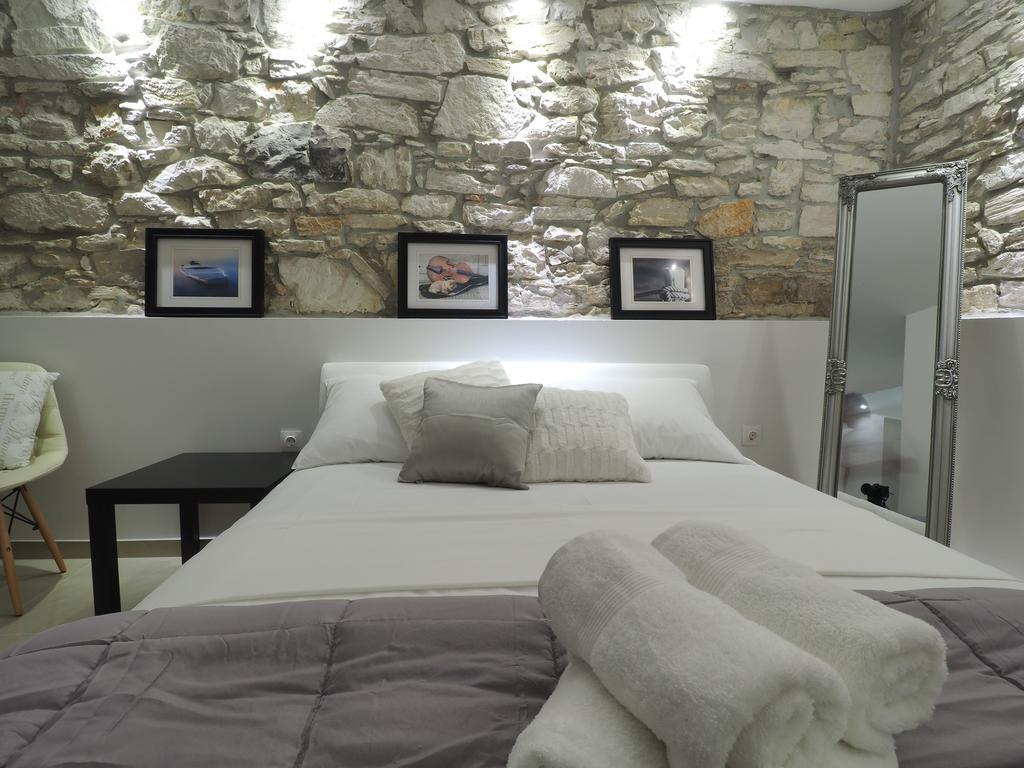 Captain Emo City Apartments Pula Exterior photo