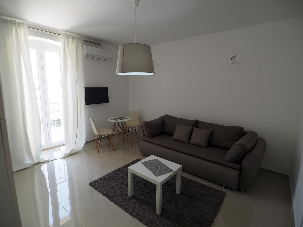 Captain Emo City Apartments Pula Exterior photo