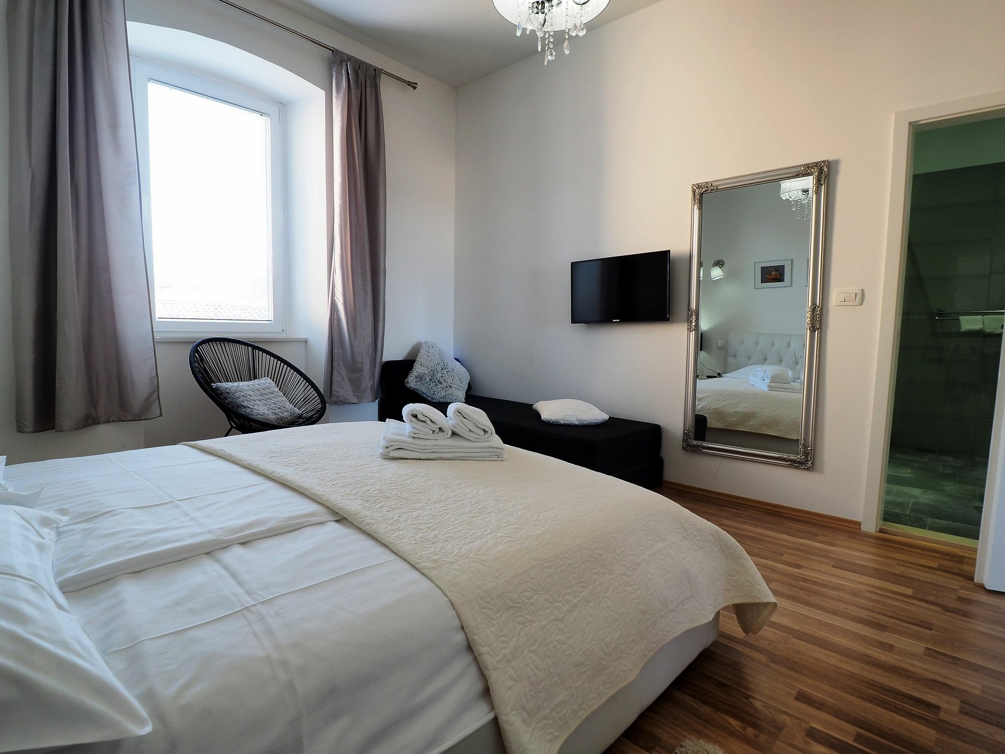 Captain Emo City Apartments Pula Exterior photo